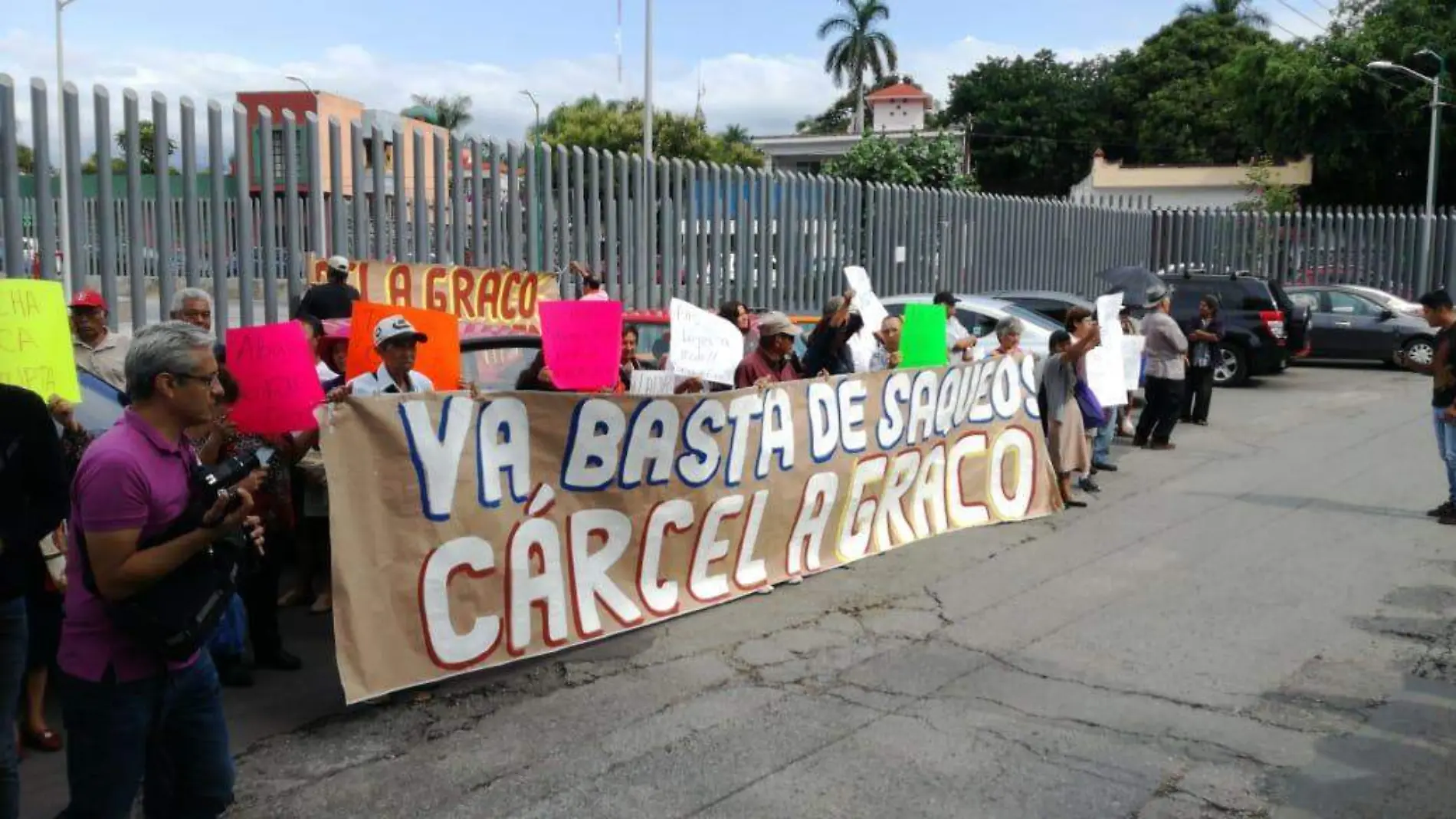 Integrantes de la asociación Gustavo Salgado en el Congreso del Estado de Morelos